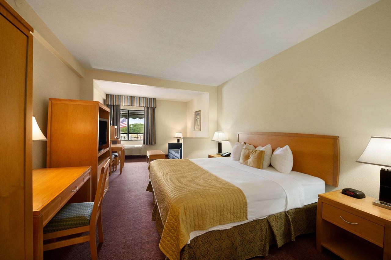 Ramada By Wyndham Kissimmee Downtown Hotel Zewnętrze zdjęcie